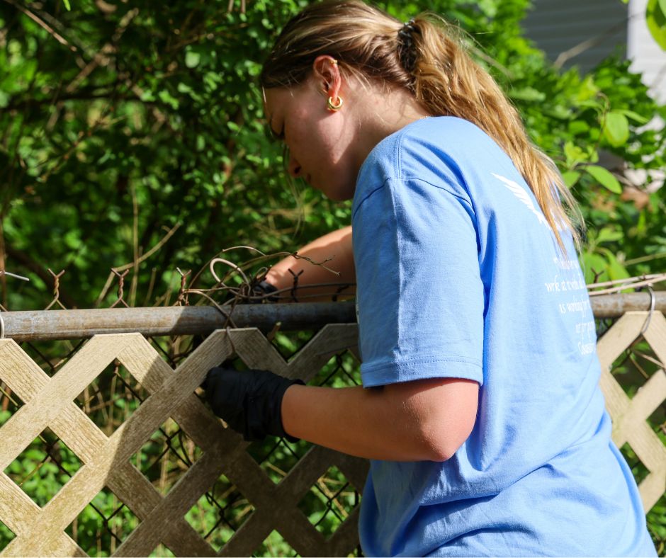 Female trimming bushes